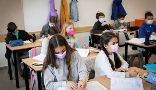 Israel a reintrodus purtarea măștii în două zone unde au reapărut focare de coronavirus - israelareintrodus-1624199894.jpg