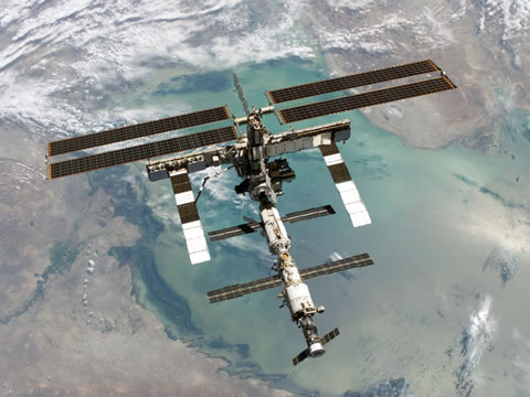 Alertă din spațiu: O bucată dintr-un vechi satelit rusesc a trecut în mare viteză pe lângă Stația Spațială Internațională - iss-1332607410.jpg
