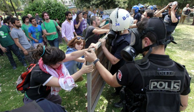 Guvernul turc cere justiției să decidă  asupra proiectului urbanistic din parcul Gezi - istanbul-1371209353.jpg