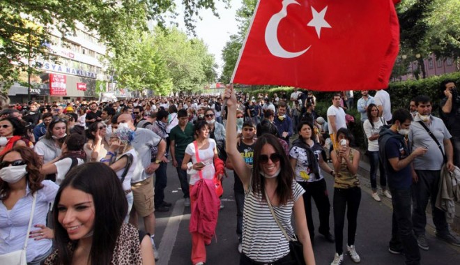 Proiectul urban din Istanbul  aflat la originea protestelor a fost anulat - istanbul-1372941173.jpg
