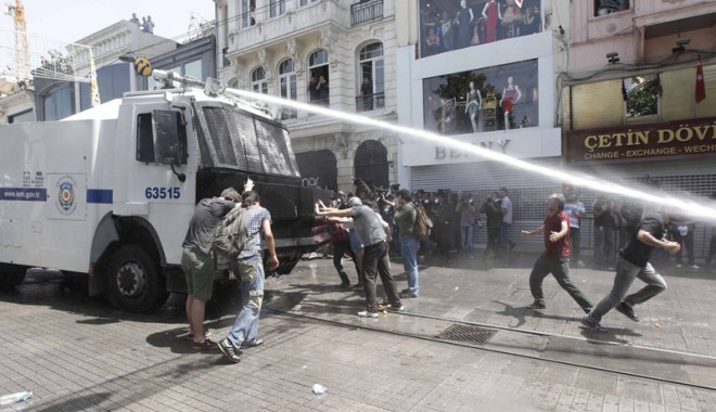 Reacțiile Uniunii Europene și SUA față de manifestațiile de la Istanbul - istanbul3-1370179605.jpg