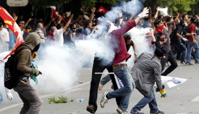 Cât pierde Turcia din pricina manifestațiilor de la Istanbul - istanbul3-1370431338.jpg