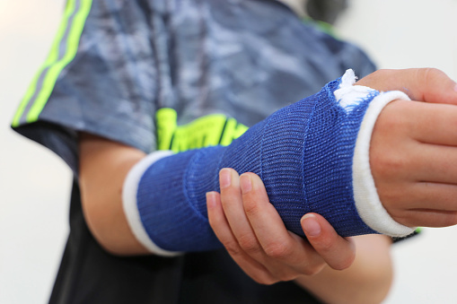 Un copil de 15 ani a ajuns la spital cu leziuni din cauza petardelor - istockphoto1226351510170667a-1702833055.jpg