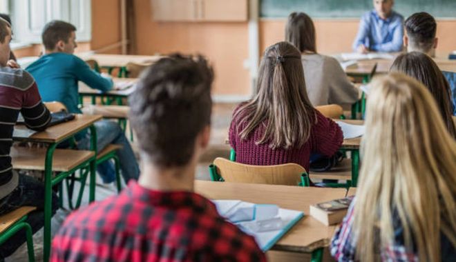 Un profesor de religie a fost pus sub control judiciar pentru ca a abuzat sexual de o elevă minoră