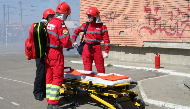 O persoană, căzută într-o groapă de trei metri - isu-1370957763.jpg