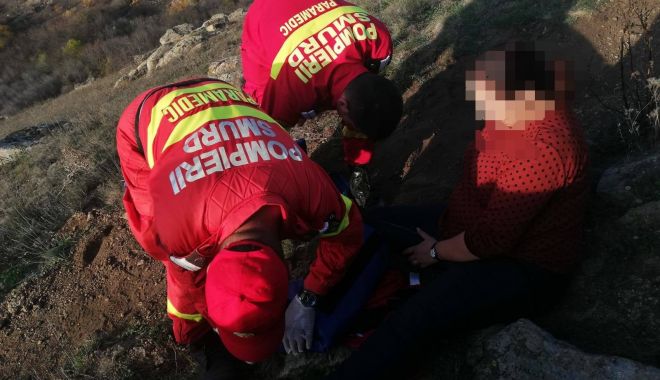 Femeie preluată de elicopterul SMURD din Munții Măcinului, după ce s-a accidentat în excursie - isu-1573332371.jpg