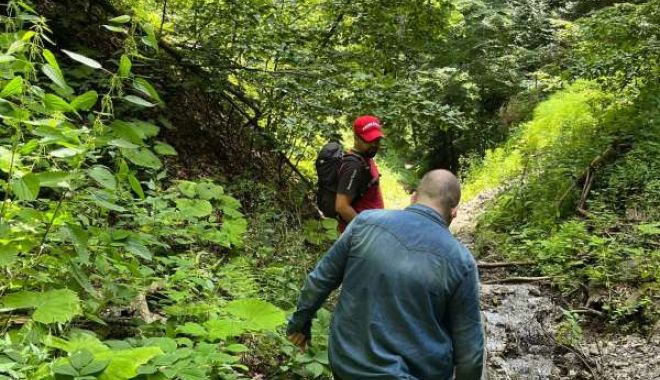Turist epuizat, abandonat în pădure de ghidul montan pe care-l plătise, în urma unei reclame pe net!