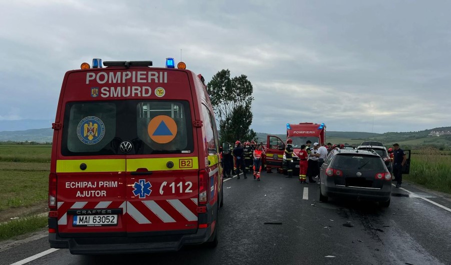 Planul Roșu a fost activat după un accident grav cu 15 persoane implicate. Traficul, complet blocat