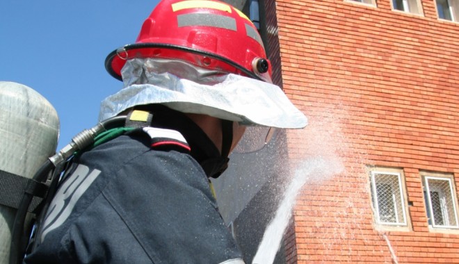 INCENDII în Constanța / Iată unde intervin pompierii - isu1323260264-1371383279.jpg