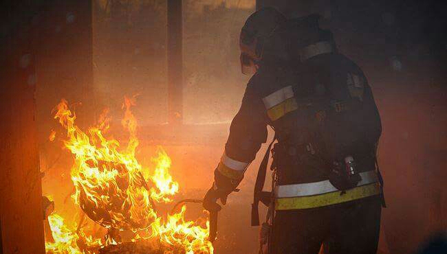 Incendii în Valu lui Traian și Tuzla. Două case, distruse de flăcări - isuct10-1424183663.jpg