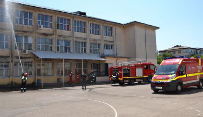 PESTE 100 DE ȘCOLI DIN CONSTANȚA, FĂRĂ AUTORIZAȚIE DE SECURITATE LA INCENDIU: 