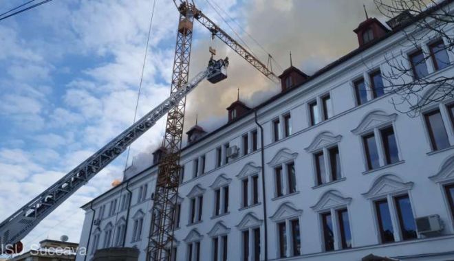 Incendiu la acoperişul clădirii Palatului Administrativ din Suceava - isusuceavaacl6martie-1615018886.jpg