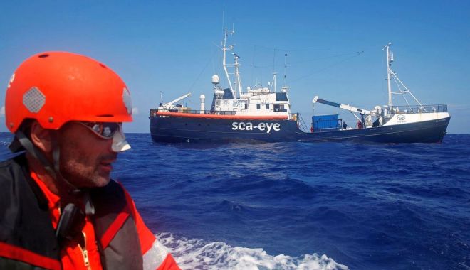 Italia își închide porturile pentru navele cu migranți - italia-1586370186.jpg