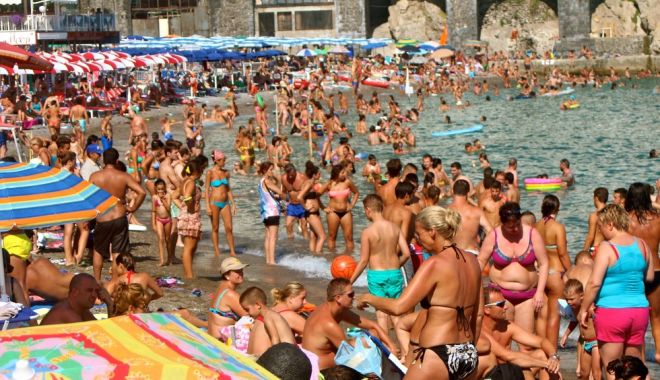 Temperatura turiștilor aflați pe o plajă din Italia, verificată cu drona - italia-1630649914.jpg