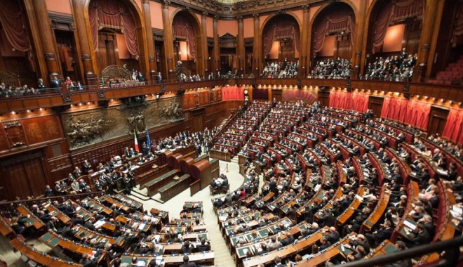Italia se îndreaptă spre o criză politică majoră - italiacrizapolitica-1380465102.jpg