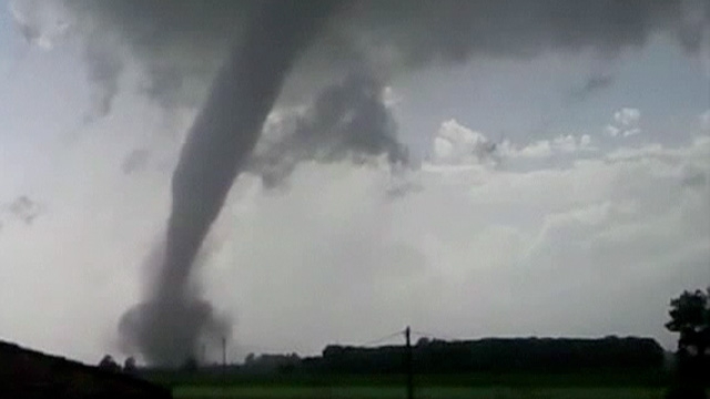 Tornadă violentă în Italia: Opt victime, după ce au fost lovite de obiecte luate de vânt - italytornado00530356800-1520943710.jpg