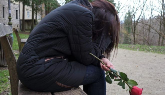Trei fete din Vrancea s-au îndrăgostit de acelaşi bărbat şi au ajuns să se prostitueze pentru a-l face bogat