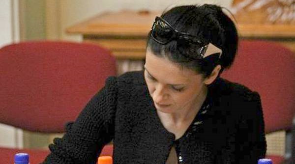 Fostul director de cabinet al ministrului Câmpeanu, trei ani de închisoare cu executare - iuliana-1391444796.jpg