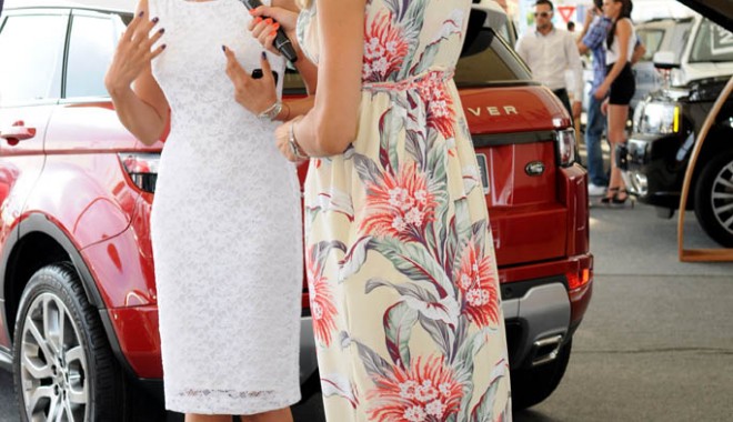 Standul Land Rover & Jaguar: Iulia Vântur și Roxana Ciuhulescu, invitatele speciale - iuliasiroxana-1344778454.jpg