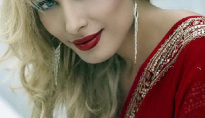 Iulia Vântur, susținută de părinți în relația cu actorul indian - iuliavantur-1370258673.jpg