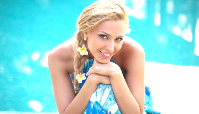 Indianul Iuliei Vântur, în România cu fosta iubită - iuliavantur-1377265176.jpg