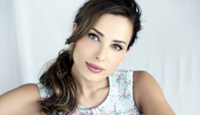 Nuntă sau nu? Iulia Vântur a pus piciorul în prag - iuliavantur-1453210832.jpg