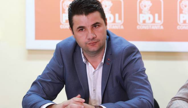 Iustin Fabian Roman: Nu vrem să picăm în jocul celor de la PSD - iustinfabianroman-1433772572.jpg