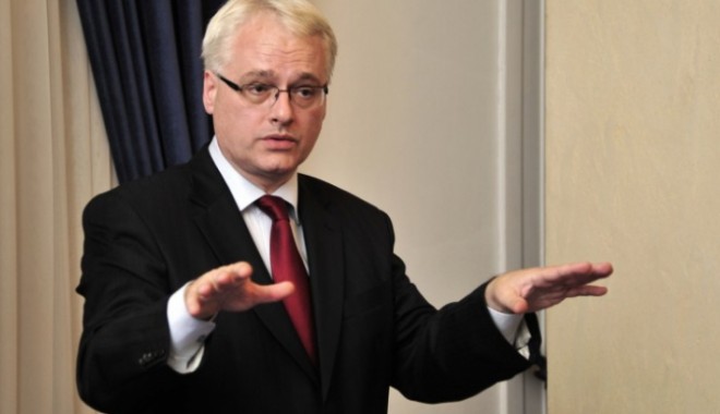 Președintele croat, blocat în ascensor - ivojosipovic715x476281891800-1348521152.jpg