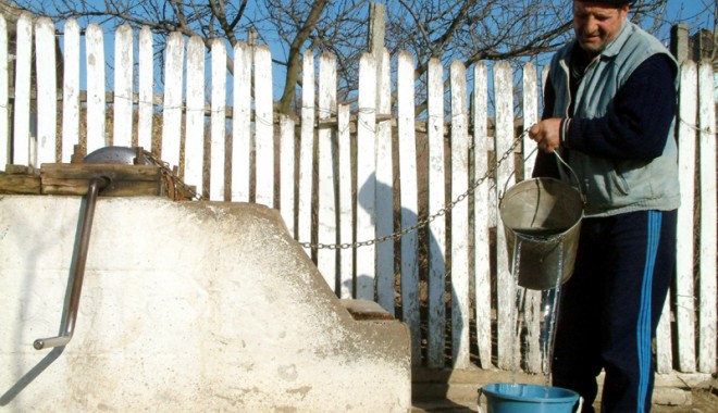 Otravă în fântânile din mediul rural. Cât de periculoasă este apa din satele constănțene - ivrinezumarefantana3-1380557574.jpg