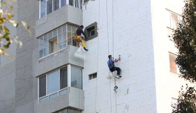 Cum să ne închidem balcoanele sau să reparăm instalațiile și centrala de la bloc, cu fonduri europene - izolatie-1350669998.jpg