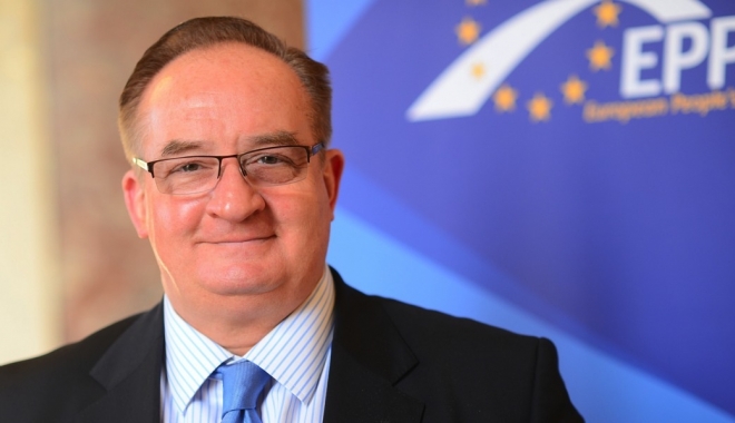 PPE îl exclude pe eurodeputatul polonez propus de Varșovia în locul lui Tusk - jaceksaryuszwolski-1488814418.jpg