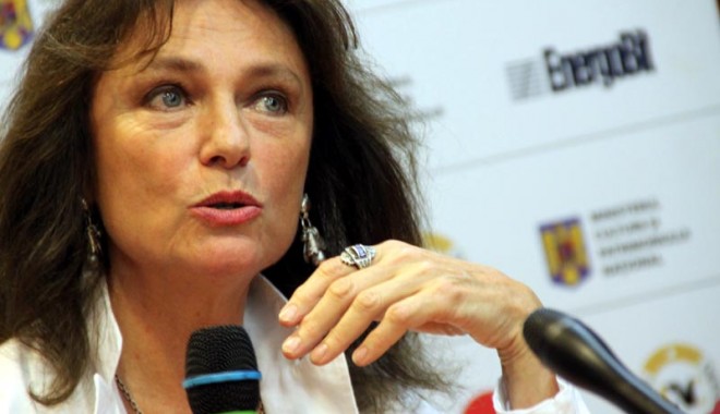 Actrița Jacqueline Bisset, idilă cu un jurnalist român - jacquelinebisset-1335449363.jpg