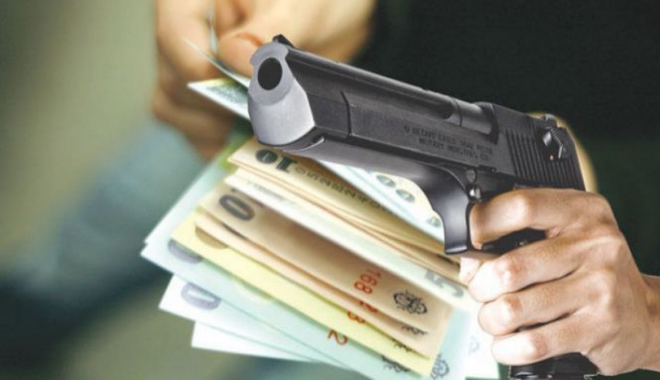 JAF ARMAT LA BANCĂ. Autorul, căutat de poliție - jaf-1495776359.jpg