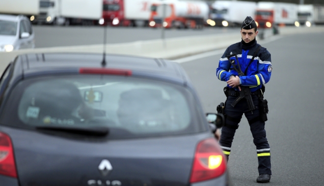 Jaf ca-n filme. Șapte bărbați au jefuit o camionetă ticsită cu milioane de euro - jafcainfilmeinfranta-1496060534.jpg