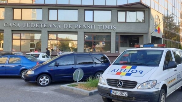 Jaf ca-n filme la Casa de Pensii! Hoții au furat aproximativ 50.000 de euro din două seifuri - jafcasadepensii28045600-1568617238.jpg