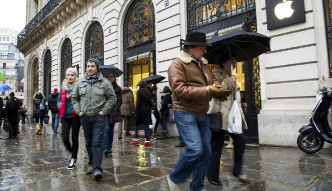 Jaf de un milion de euro  la magazinul Apple din Paris - jafunmilion-1357129586.jpg