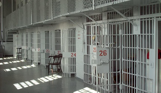 Doi jurnaliști de la un ziar din Crimeea, arestați în Ucraina - jailcell21-1409052627.jpg
