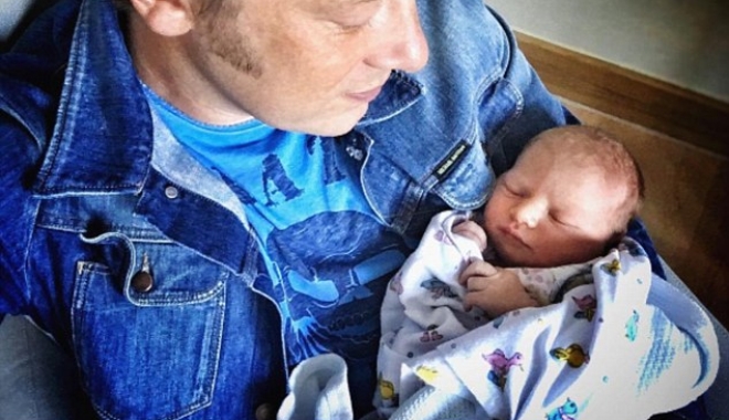 Jamie Oliver, tată pentru a CINCEA oară - jamieoliver-1470673074.jpg