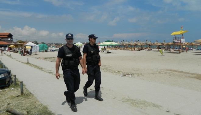 Jandarmii, acțiuni în Vama Veche, stațiunea Mamaia și în municipiul Constanța - jandarm-1469090445.jpg