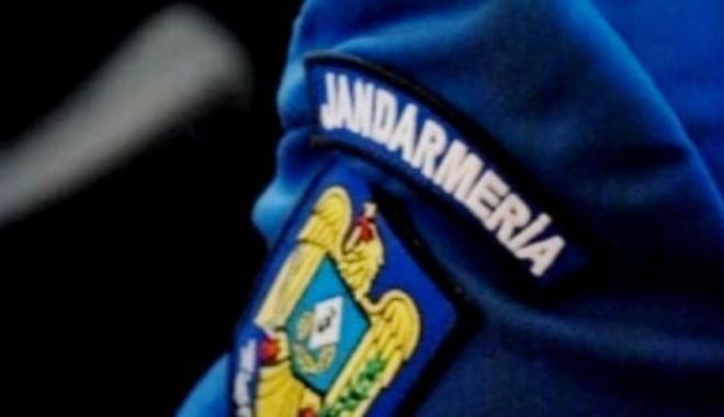 Reacția Jandarmeriei după protestele din curtea Parlamentului: „Se caută persoanele care au vandalizat mașinile în curtea Senatului” - jandarmeria-1640097058.jpg
