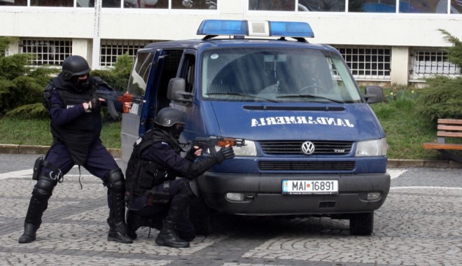 Jandarmii constănțeni selecționează candidați pentru admiterea în MAI. Iată cum te poți înscrie - jandarmeria1337721699-1369998113.jpg