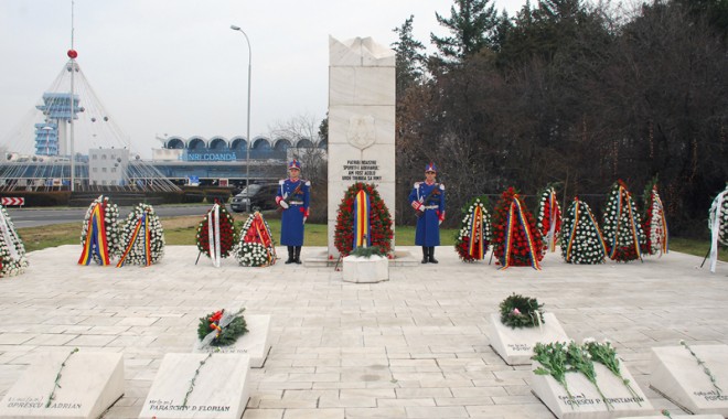 Jandarmeria își comemorează eroii - jandarmeriaisicomemoreaza-1387734038.jpg