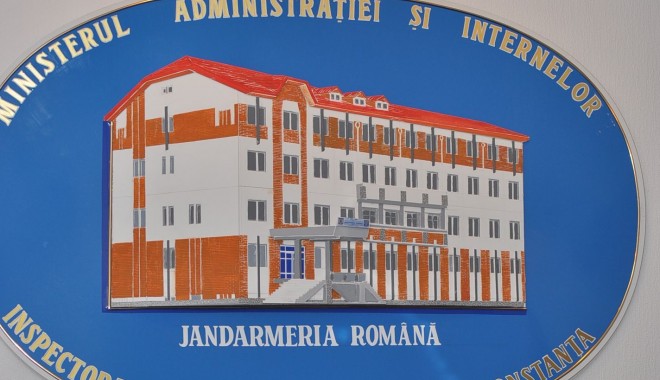 Cum i-au ajutat jandarmii constănțeni pe oamenii ținuți captivi de zăpada - jandarmerieijjcta-1391512835.jpg