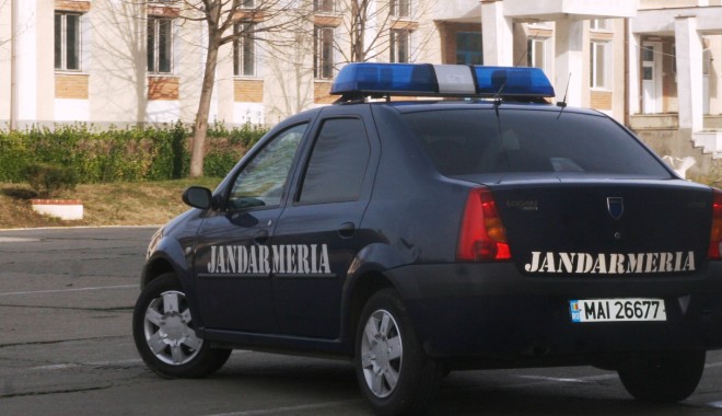 Jandarmii asigură măsurile de ordine de Bobotează - jandarmi-1325678798.jpg