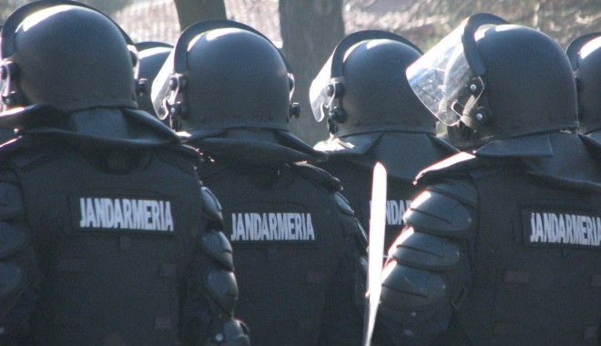 Polițiștii detașați, înlocuiți cu jandarmi și agenți de la sate - jandarmi-1346440288.jpg
