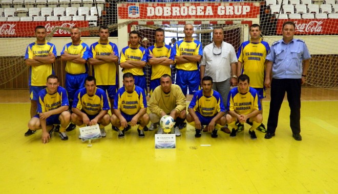 Jandarmii constănțeni,  cei mai buni la fotbal în sală - jandarmi-1374850978.jpg