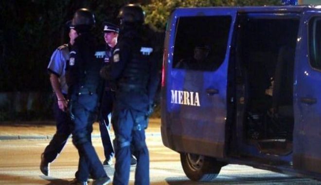 Jandarmii au salvat un bărbat care încerca să se spânzure în podul casei - jandarmi-1598790379.jpg