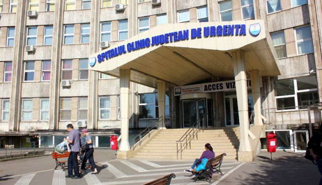 AMENDĂ pentru un bărbat care a încercat să intre Spitalul Județean Constanța, fără mască! - jandarmi-1599472017.jpg