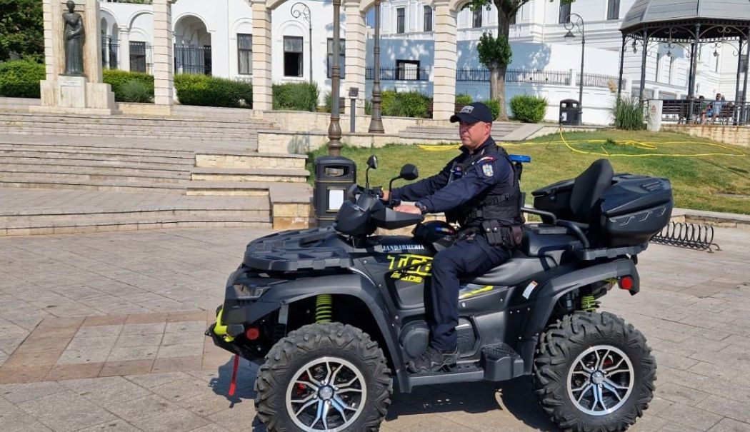 Peste 35 de jandarmi, dar și numeroși polițiști constănțeni, mobilizați pentru evenimentele din acest week-end - jandarmi-1722666373.jpg