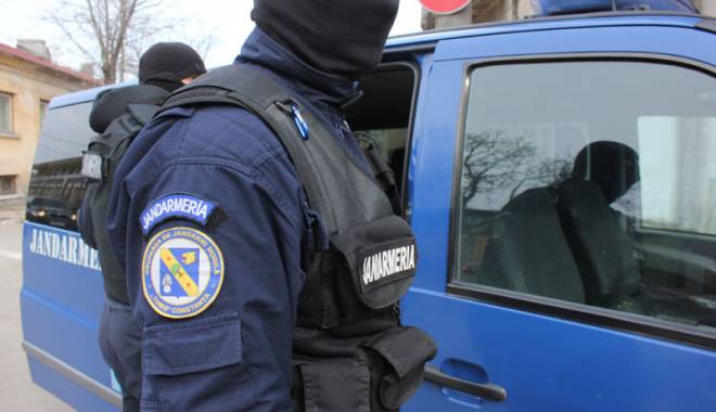 Străzile din Constanța, împânzite de jandarmi. Ce se întâmplă în această seară - jandarmi1368394141-1445860965.jpg